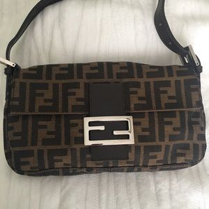 FENDI Zucca baquette tobacco